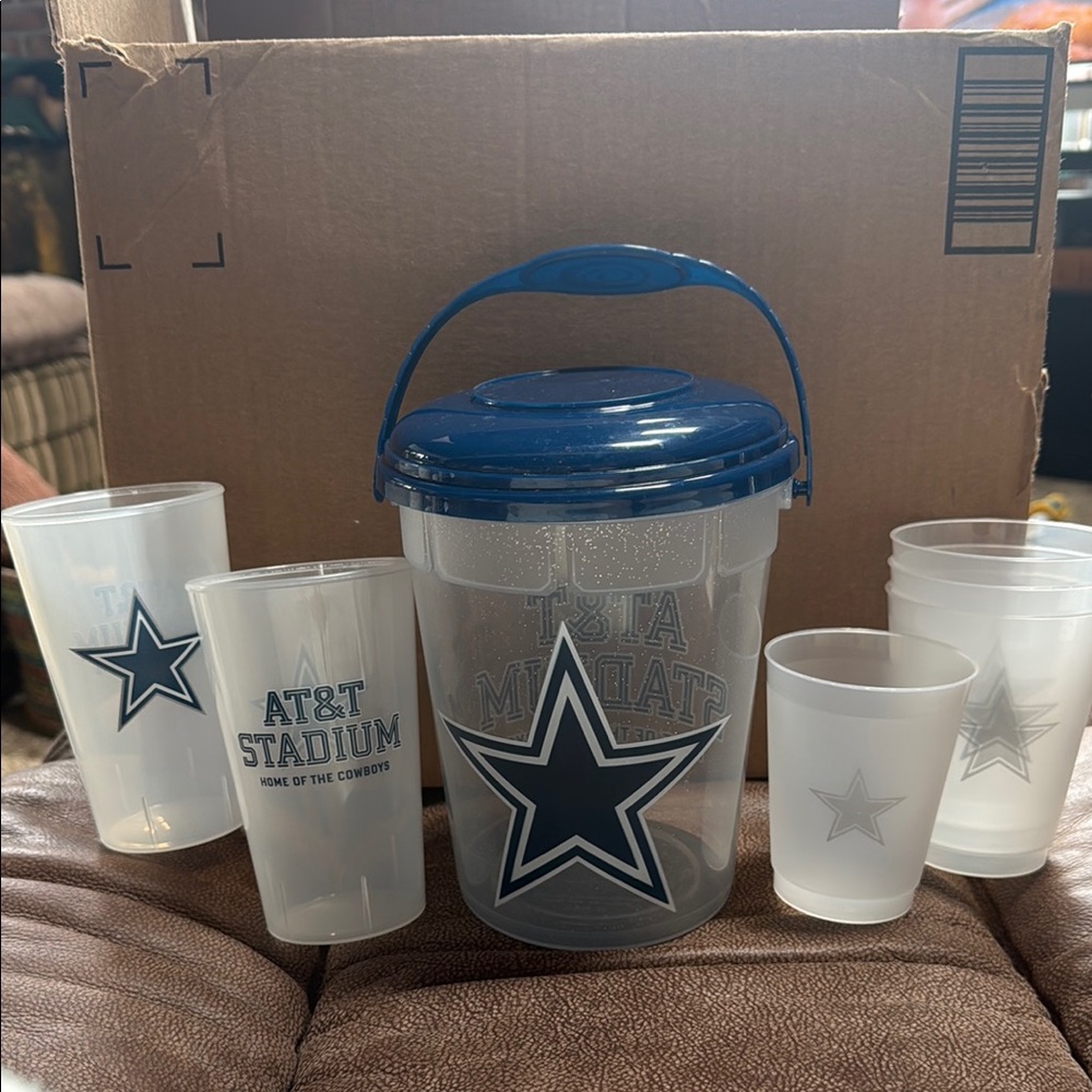 NFL Dallas Cowboys AT&T Stadium popcorn bucket and 6 Cups